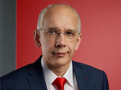 Meghatározó vezetői pozíciókba kerül a 4iG-nél Király István