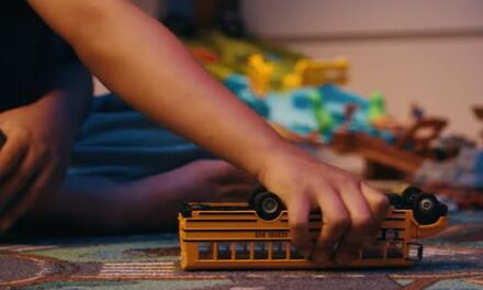 Euronics: érzékenyítő tartalmak az elektronikai boltokban kiállított tévéken