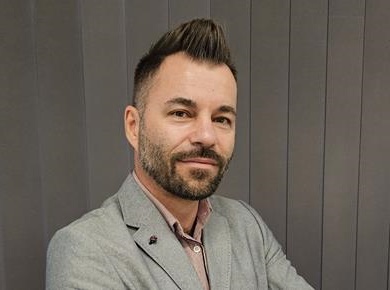 Régiós pozícióban folytatja a Schneider Electric magyar szakembere