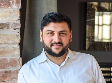 A banki és a távközlési szektorból az elektronikai kiskereskedelembe