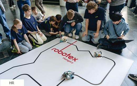 Robotokkal a világot jelentő deszkákra