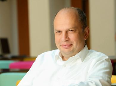 A korábbi Telekom vezérhelyettes lett a HÉT új elnöke