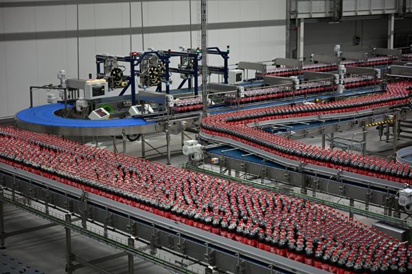 A gyártást és a csomagolást is megújítja a Coca-Cola HBC új hazai nagyberuházása